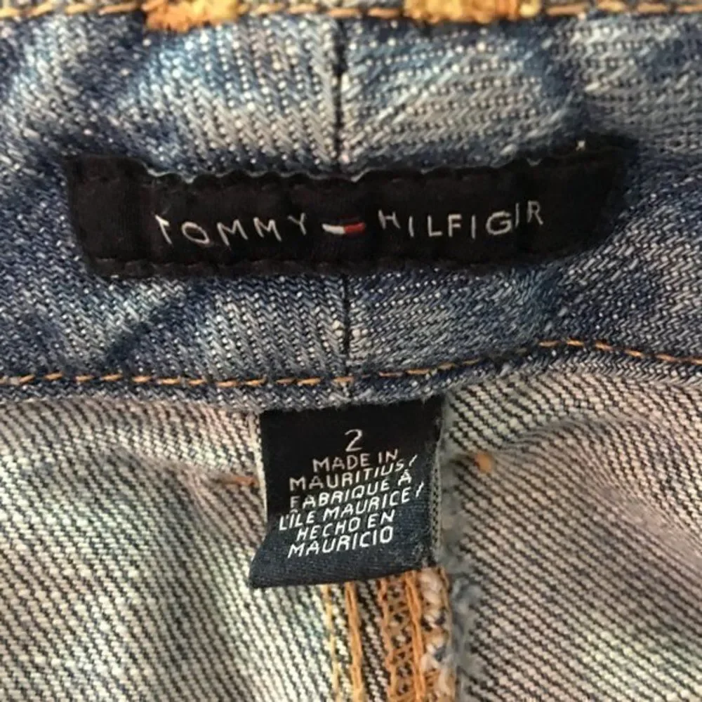 Tommy Hilfiger Jean Shorts Women’s Size 2 Roll Up Hem Blue Denim